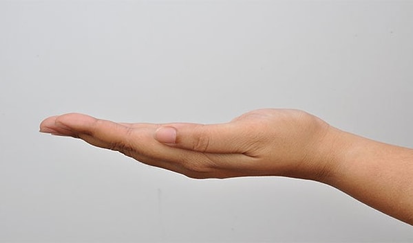 4. На самом деле ничего нельзя потрогать. Это ощущение возникает, потому что атомы твоего тела отталкивают атомы другого объекта (причем они практически полностью состоят из пустоты)