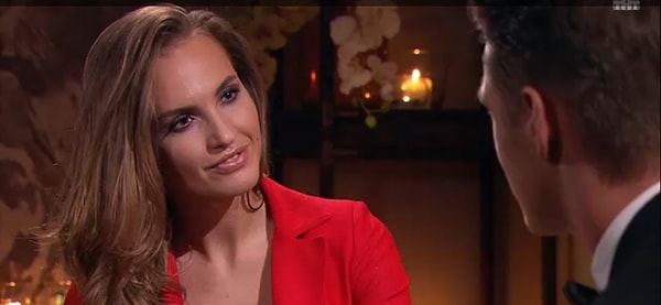 6. Пока Наталья металась, пребывая в сомнениях, все розы уже были розданы 15 девушкам, и девушка осталась без цветка. Тогда она поняла, что сглупила и попросила остаться в шоу.