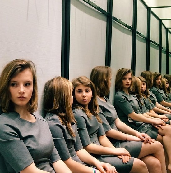 İnsan Algılarını Karıştıran Yeni Fenomen Soru: Bu Fotoğrafta Kaç Kız Var?