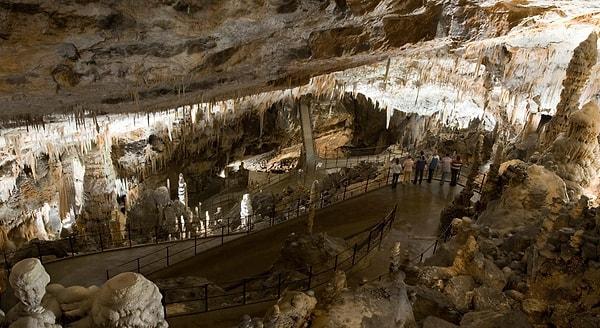 2. Bu mağara sistemi aynı zamanda dünyanın en çok ziyaret edilen mağaralarına da sahip.