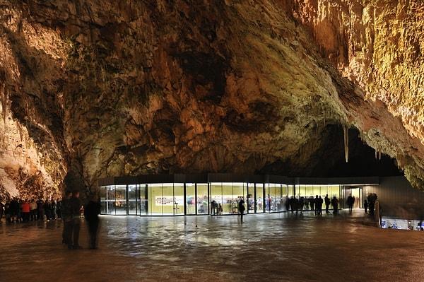 7. 1884 yılından beri mağaranın içinde aydınlatma sistemi bulunmakta.
