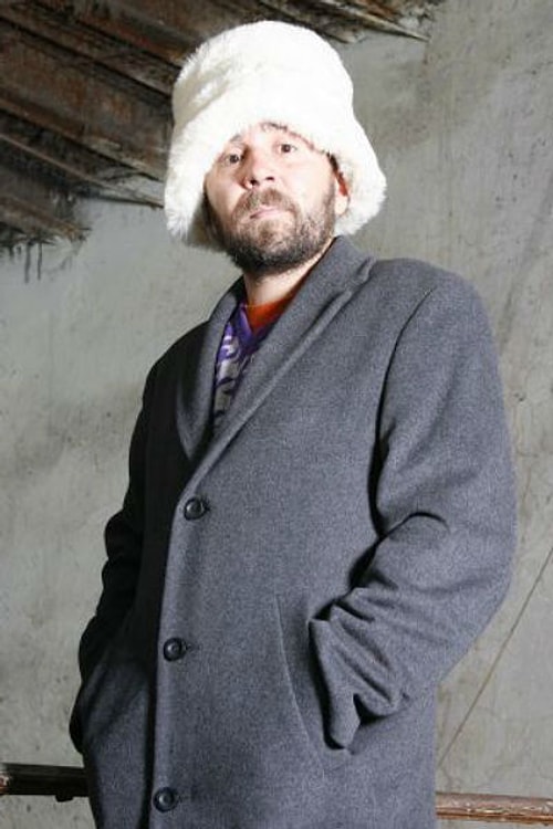 Лидер группы «Ленинград» как-то признался общественности, что он попробовал водку уже в 15 лет и с тех пор ему было трудно удержать себя. Как-то он находился в запое аж 1800 дней!