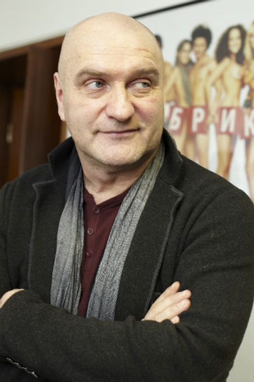 Когда Александр Балуев ушел из театра, ему казалось, что-теперь-то он станет нарасхват, и все продюсеры начнут звать его в свои картины.