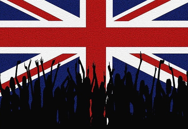 22. В Великобритании тратится гораздо больше Интернет-траффика на порно, чем на соцсети, онлайн-покупки и игры.