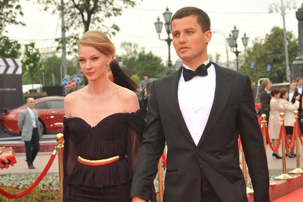 1. Светлана Ходченкова и Георгий Петришин