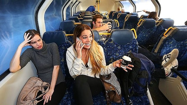 9. Dünyanın en mükemmel çifti olduğunuzu, 30 dakikalık telefon konuşmasında 378 kez aşkım diyerek ispatlamak zorunda değilsiniz.
