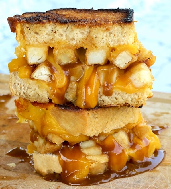 7. Картошка фри с сыром, приготовленная на гриле 🍟