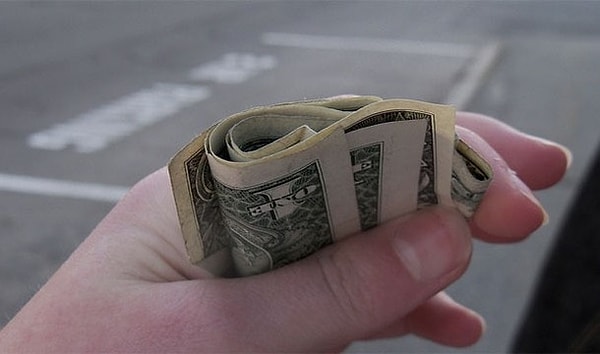 19. Материал, из которого изготавливаются американские банкноты - совсем не бумага. Это ткань.