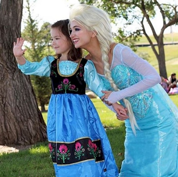 4. Её любимая Эльза из "Холодное сердце" 💙