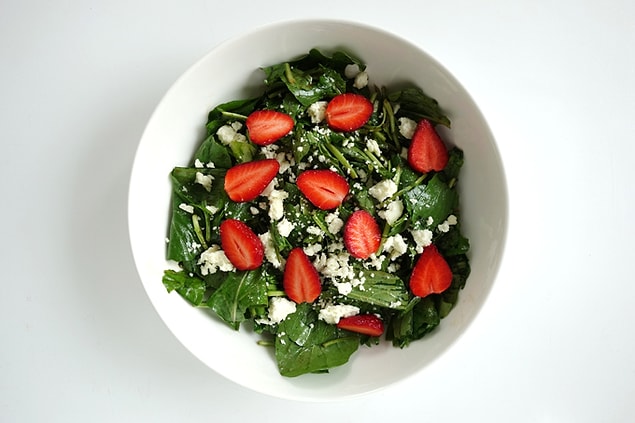 8. Çilekli Roka Salatası