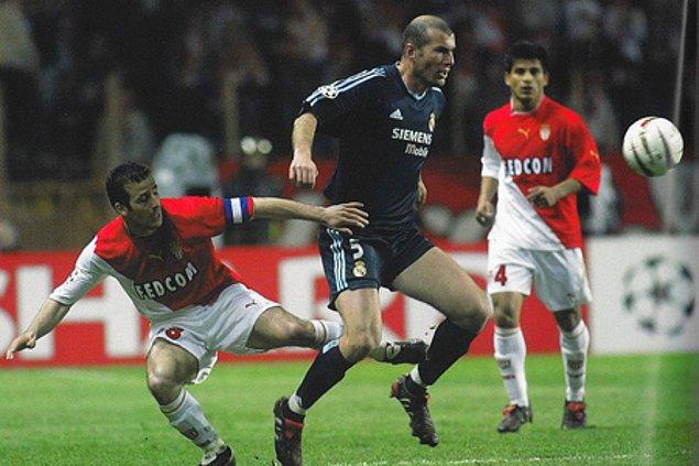 16. "Hayatımın en güzel günlerinden biri Şampiyonlar Ligi'nde Real Madrid'le oynadığımız gündü. Zidane bana formasını imzalayıp verdi. Rotimi bir yolunu bulup bu anlamlı formayı da sattı."