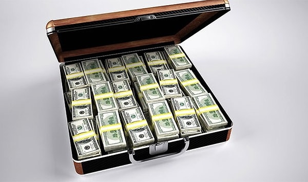 5. В 2012 году продажи IPhone были выше, чем продажи всей продукции Microsoft вместе взятой.