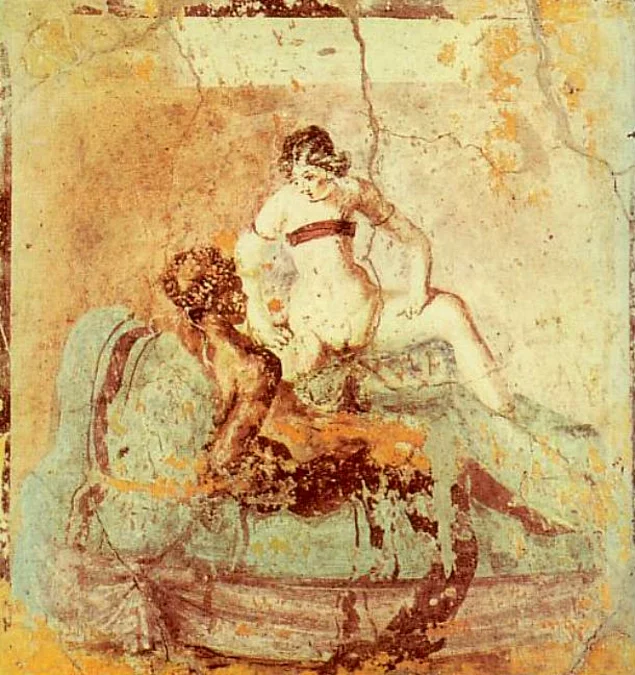 Самый древний известный рисунок человека, использующего презерватив во время полового акта, нарисован на стене в одной из пещер во Франции. Этому рисунку около 12-15 тысяч лет.