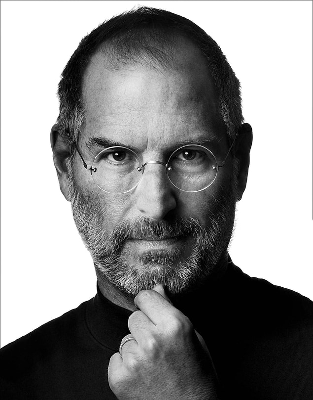 6. Rahmetli Steve Jobs'un sekreteri bir gün arabası bozulduğundan işe geç kalır ve bir daha gecikmemesi için Jobs ona bir Jaguar alır.