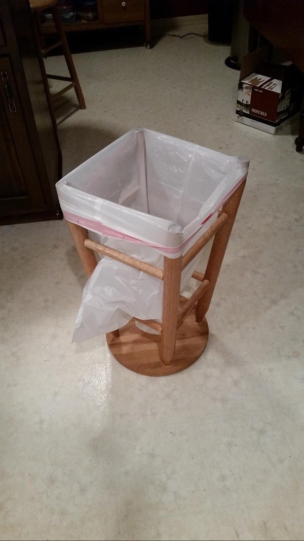 6. "Как тебе мое новое мусорное ведро от IKEA?"