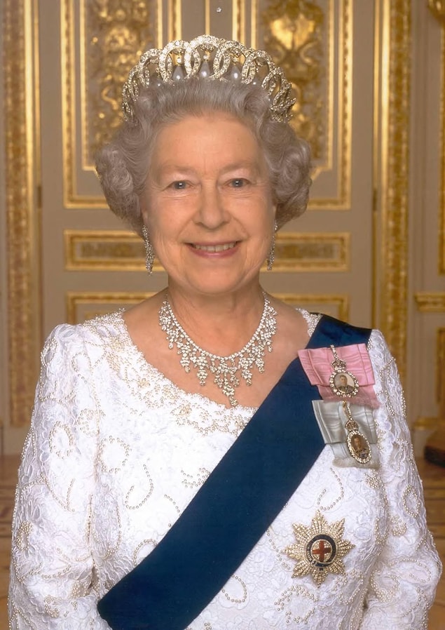 17. Kraliçe 2. Elizabeth II. Dünya Savaşı'nda araba tamircisi ve şoför olarak hizmet vermiştir.