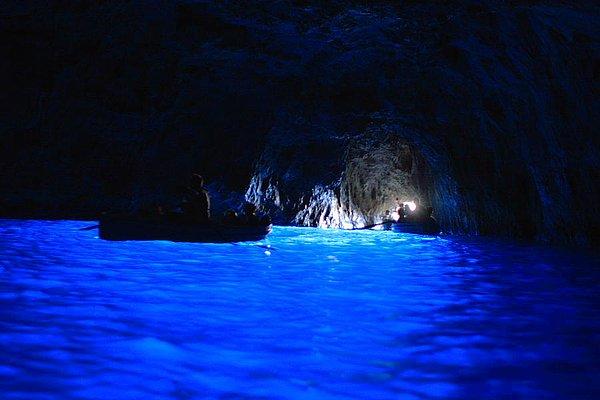 3. 60 metre uzunluğunda, 25 metre genişliğindeki bu deniz mağarasının derinliği ise 150 metre.