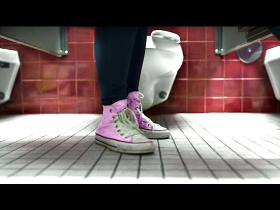 Что на самом деле происходит в мужских и женских туалетах?