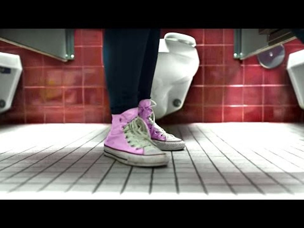 Что на самом деле происходит в мужских и женских туалетах?