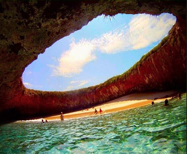 18. Meksika'daki Puerto Vallarta açıklarında, gizli bir plaj bulunuyor.