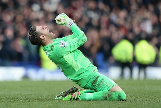 Kendi Takım Arkadaşları Dahil Herkesi Çalımlayarak Gol Atan Kaleci: Adrian