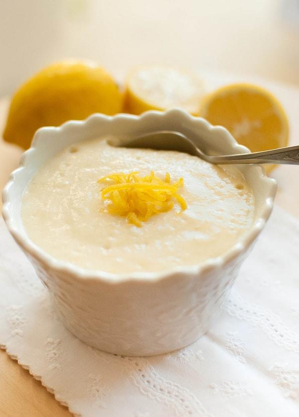 3. Limonlu hafif hem de soğuk bir tatlı yapmak için irmikten iyisini bulamazsınız!