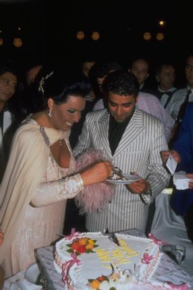 Boşandıktan sonra, Bülent Ersoy ve Nazan Şoray'ın sevgilisi Hakan Alkoç hakkında aşk dedikoduları çıktı.