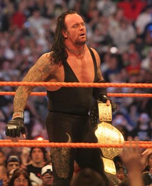 17. En Yaşlı Dünya Ağırsiklet Şampiyonu Undertaker'dır.