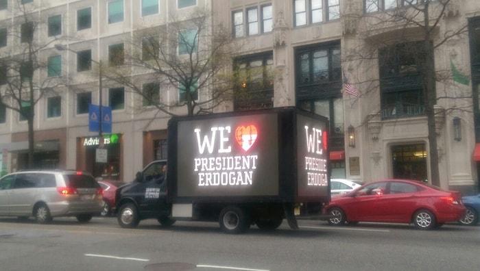 Erdoğan İçin Washington'da Reklam Kamyoneti: ‘We Love President Erdogan’
