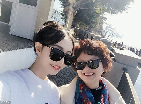 7. 67-летняя бабуля также держится бодрячком: ее часто путают с мамой девушки благодаря моложавой внешности