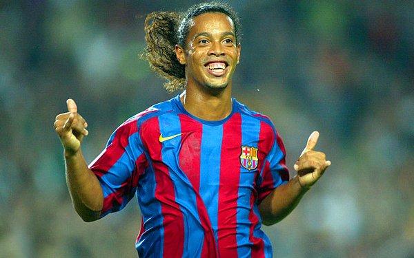 Yıldız ismin, geçtiğimiz ocak ayında iki kadına da evlilik teklif ettiği ve iki kadından da evet yanıtını alan Ronaldinho'nun özel bir törenle dünya evine girmesi bekleniyor.