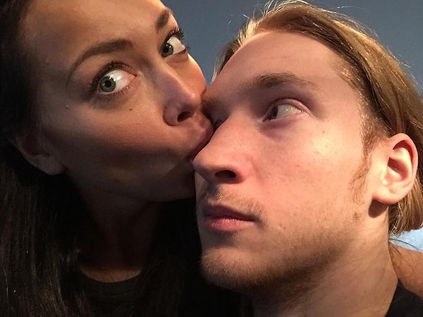 1. Настасья Самбурская, звезда сериала «Универ», и певец Александр Иванов планируют создать семью.