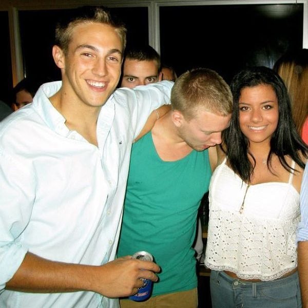 11. «Я специально стараюсь выглядеть сексуально, чтобы мой бывший ревновал, когда другие парни на меня пялятся. Упс»