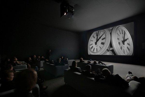 4. The Clock (2010) - 1440 dakika