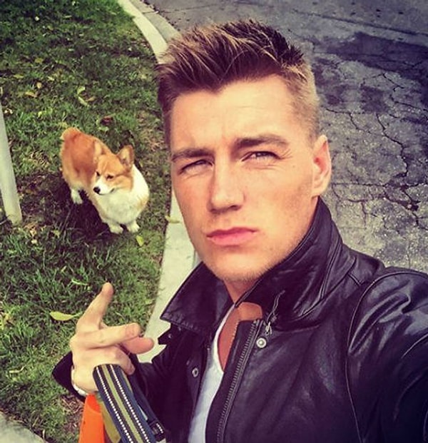 2. Участник шоу «Холостяк», певец и актер Алексей Воробьев, заявил, что готовиться стать папой. В связи с этим он намерен распрощаться с холостяцкой жизнью. На его странице появилось видеосообщение со следующим содержанием: