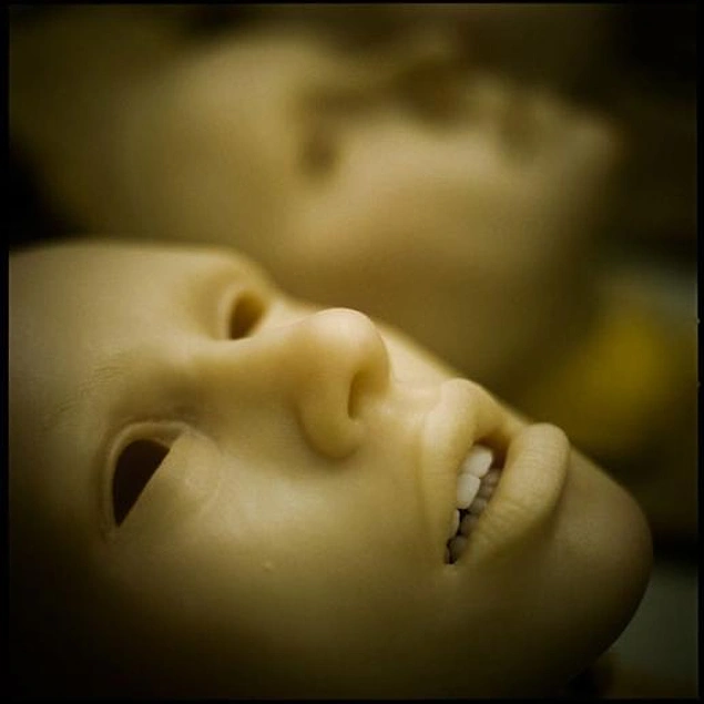 Тайный взгляд на фабрику секс-кукол (18+)