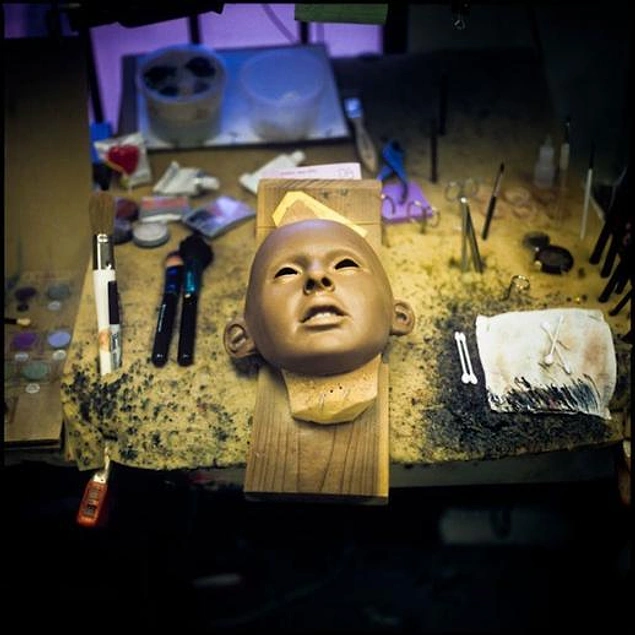 Тайный взгляд на фабрику секс-кукол (18+)