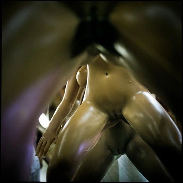 Тайный взгляд на фабрику секс-кукол (18+)