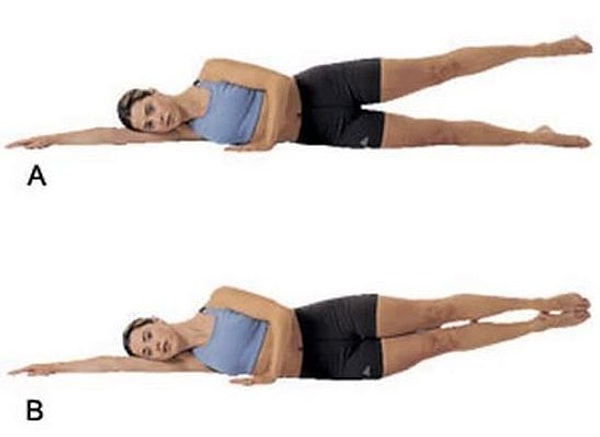 7. Другой вариант: лежа на боку медленно поднимаете и опускаете ногу.