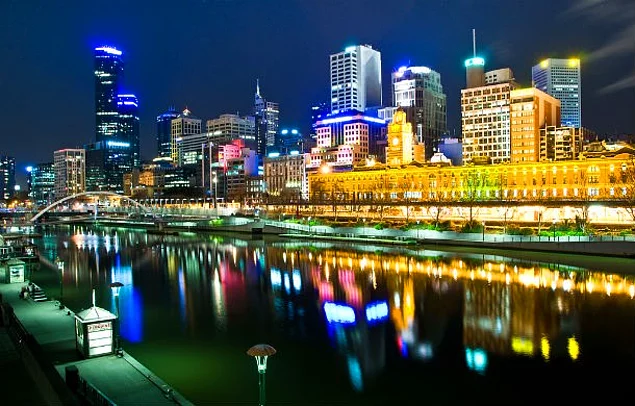 Мельбурн изначально назывался Батмания и его уставным документом был "Договор Бэтмена"