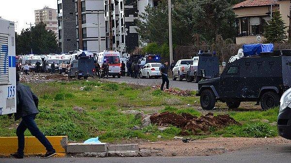Diyarbakır'daki saldırıda yaralanan polis memuru şehit oldu