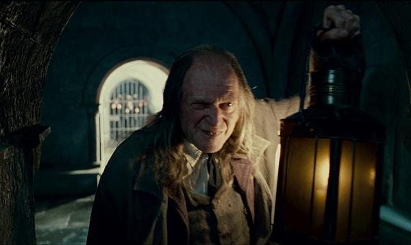 4. Filch ismi eski İngilizcede ''genellikle küçük değeri olan şeyleri çalmak'' anlamına gelir.