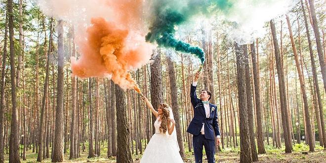 Sezonun Trendi: Rengarenk Sislerle Masallardan Fırlamış Gibi Görünen 21 Evlilik Fotoğrafı