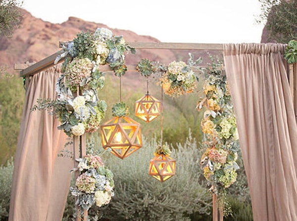 8. Или же украсить ими сам алтарь