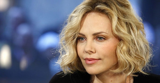 12. Oscar ödüllü güzel oyuncu Charlize Theron, uzun bir süre hayatının en büyük travmasını tüm dünyadan saklamıştı.