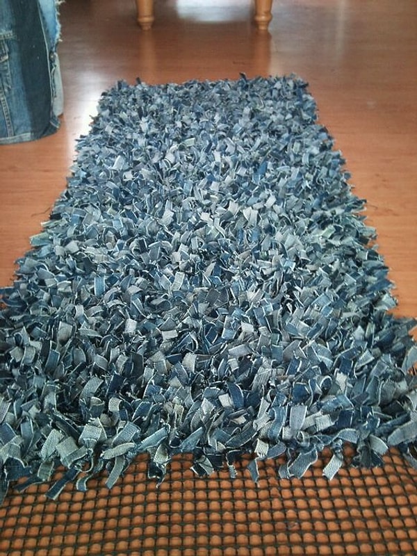 5. Синий ковер.