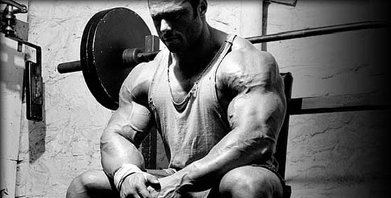 15 Maddeyle Vücut Geliştirmeyi Abartmış Kişilerin Güçlü Görünmekten Çok Hüzünlü Görünmesi