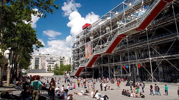 7. Paris'in alışıldık mimarisinden çok farklı: Centre Georges Pompidou