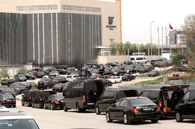 5 yıldızlı otel kapatıldı, 500 lüks araç kiralandı
