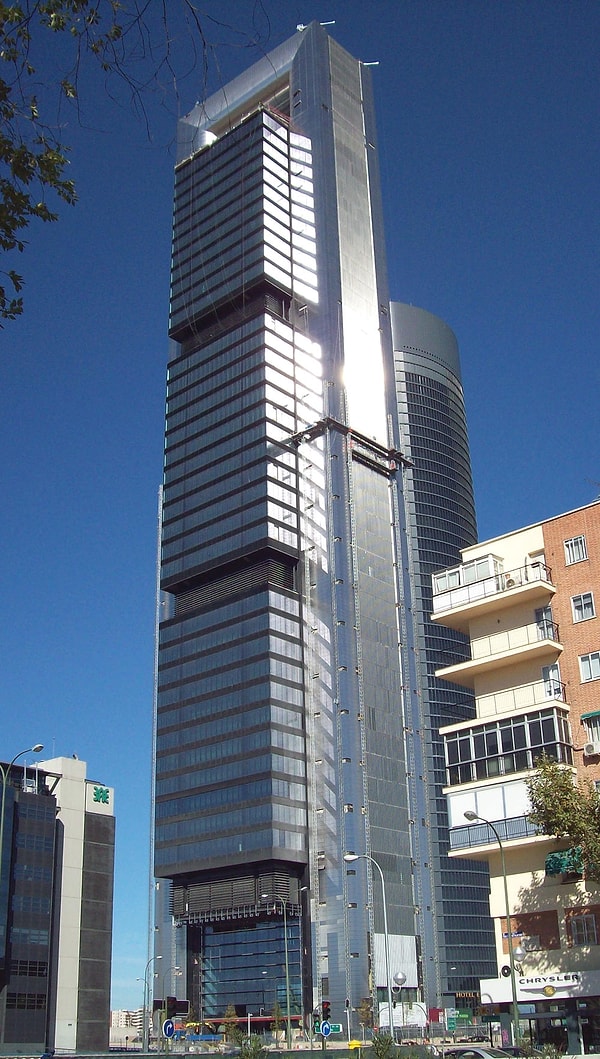 12. Torre Bankia (Maдрид, Испания)